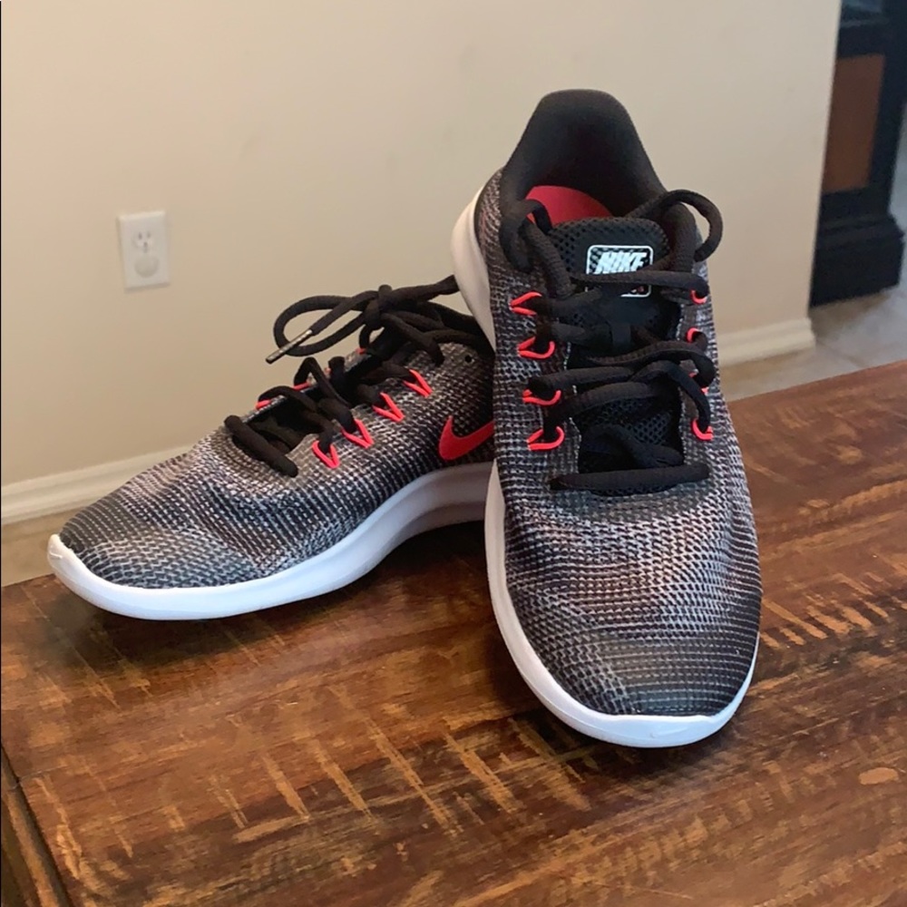 NWOT- Girls Nike Flex Running Shoes